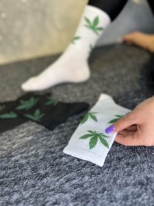 جوراب طرخ برگ سفید