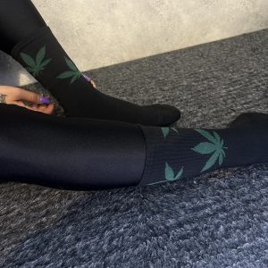 جوراب مشکی با برگ سبز